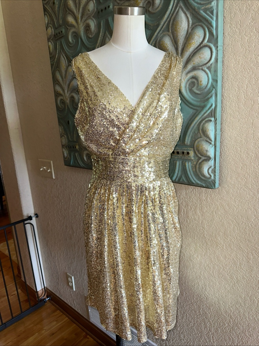 Kate Kasin Gold Sequin Sparkle Party / Cocktail Dress V-Neck NWT Size US 10